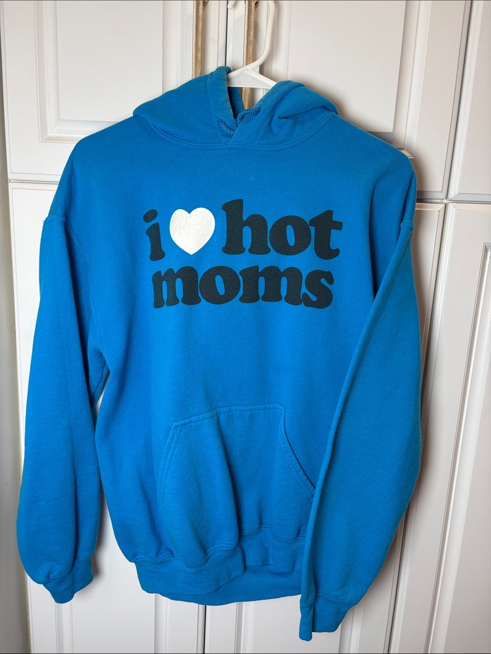 Danny Duncan Blue Graphic Hoodie with Bold 'I ♥ Hot Moms' Print size M